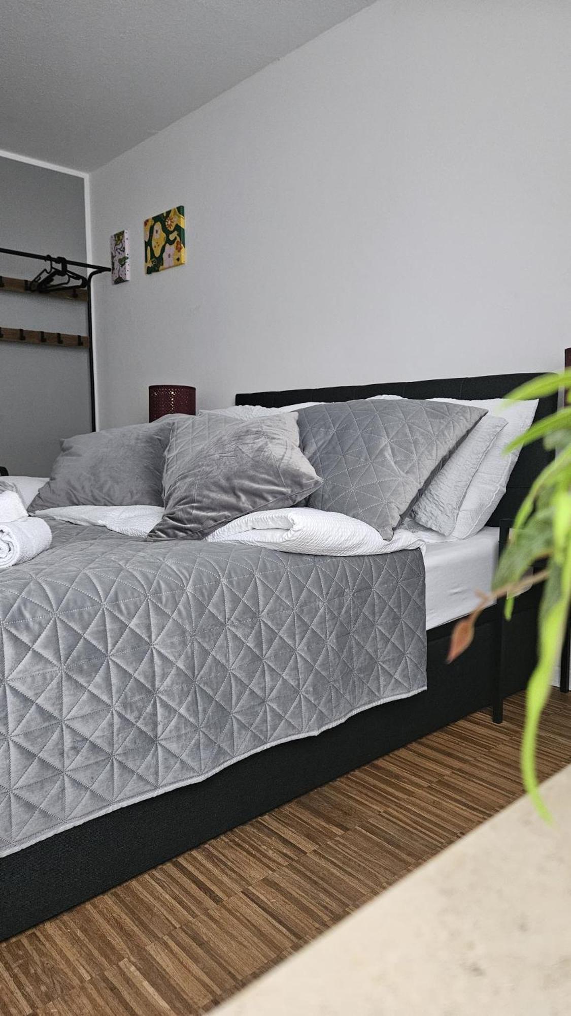 80 M2 Moderne Und Zentrale Wohnung In Hannover Mit Eigenem Parkplatz Экстерьер фото